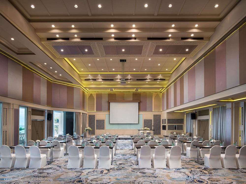 Pullman Pattaya Hotel G 63/76