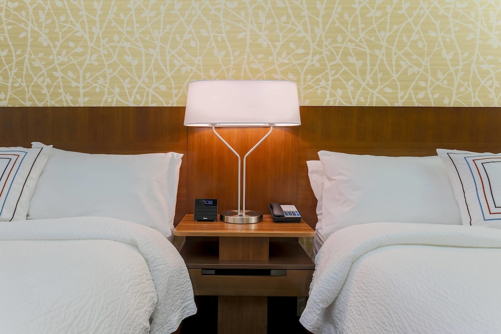 Fairfield Inn Suites Pleasanton 9/32