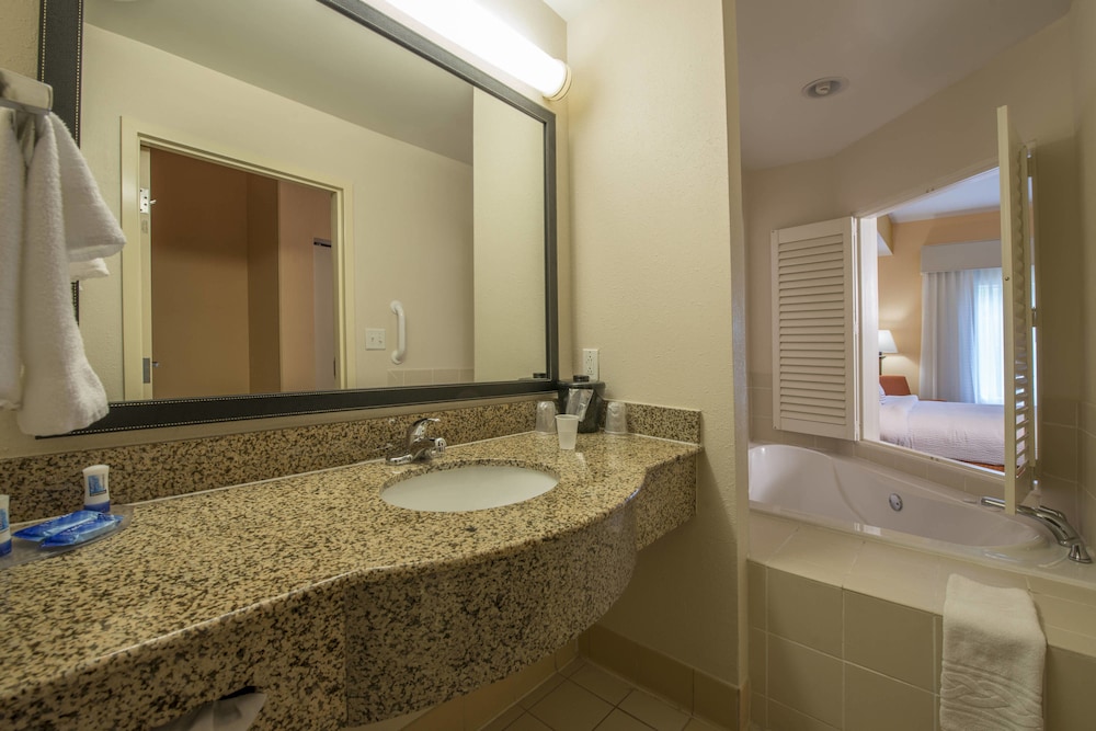 Fairfield Inn Suites By Marriott Hinesville Fort Stewart 15/50