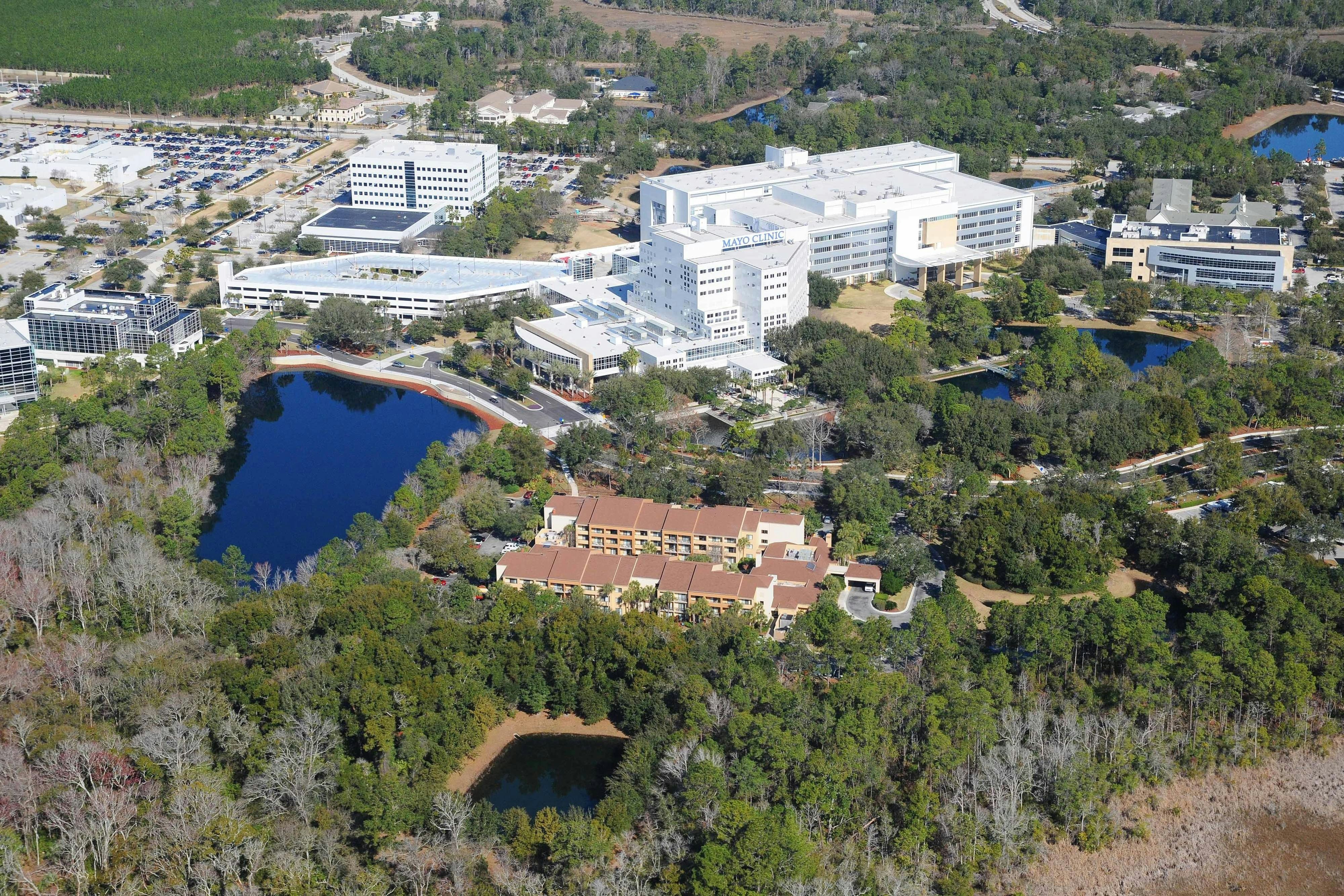Courtyard by Marriott Jacksonville at the Mayo Clinic Campus/Beaches 42/43