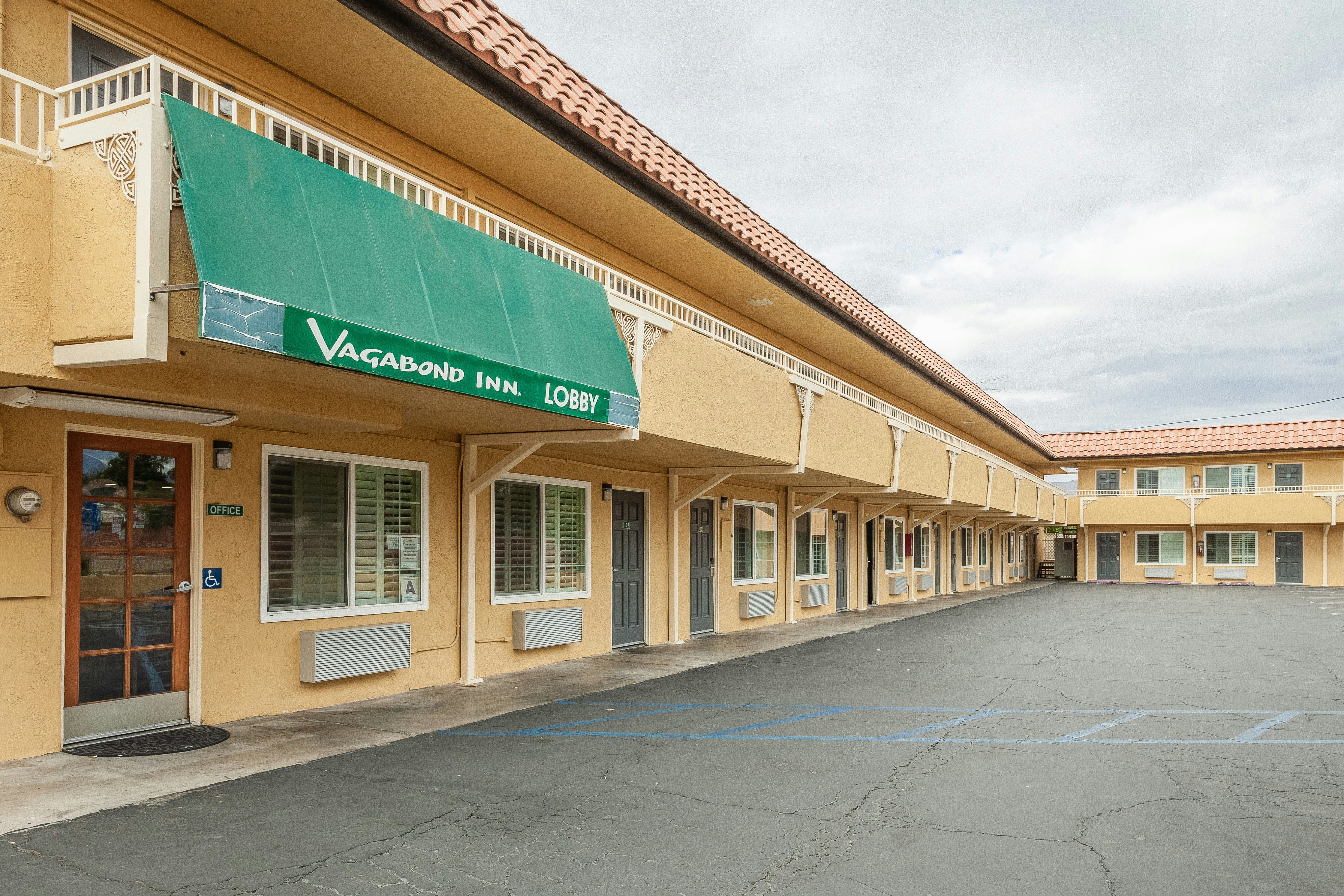 VAGABOND INN HEMET 3/33