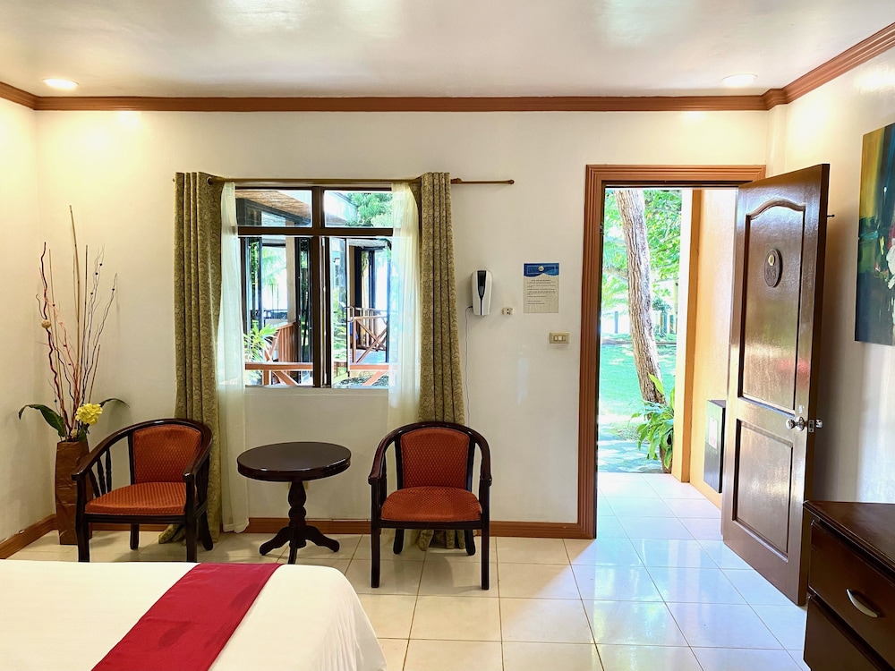 Anda White Beach Resort 54/64