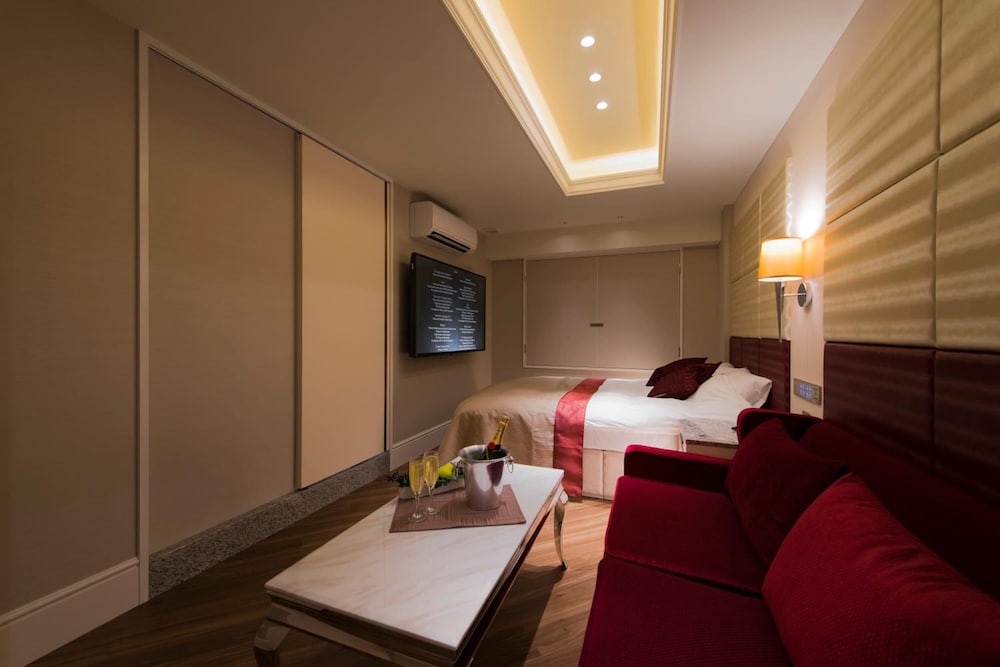 Hotel Times - Adults Only 27/37
