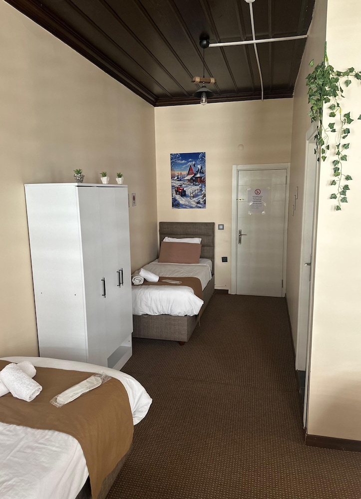 Guner Hotel 29/42