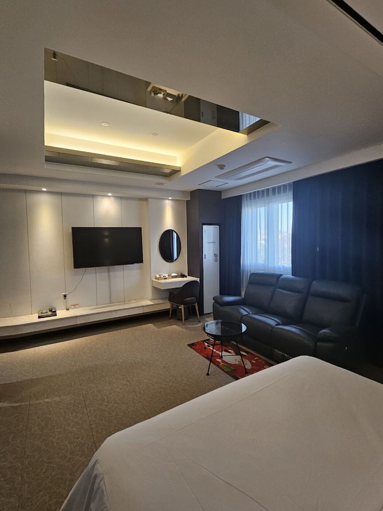 Bentley Hotel Chungjang 31/38