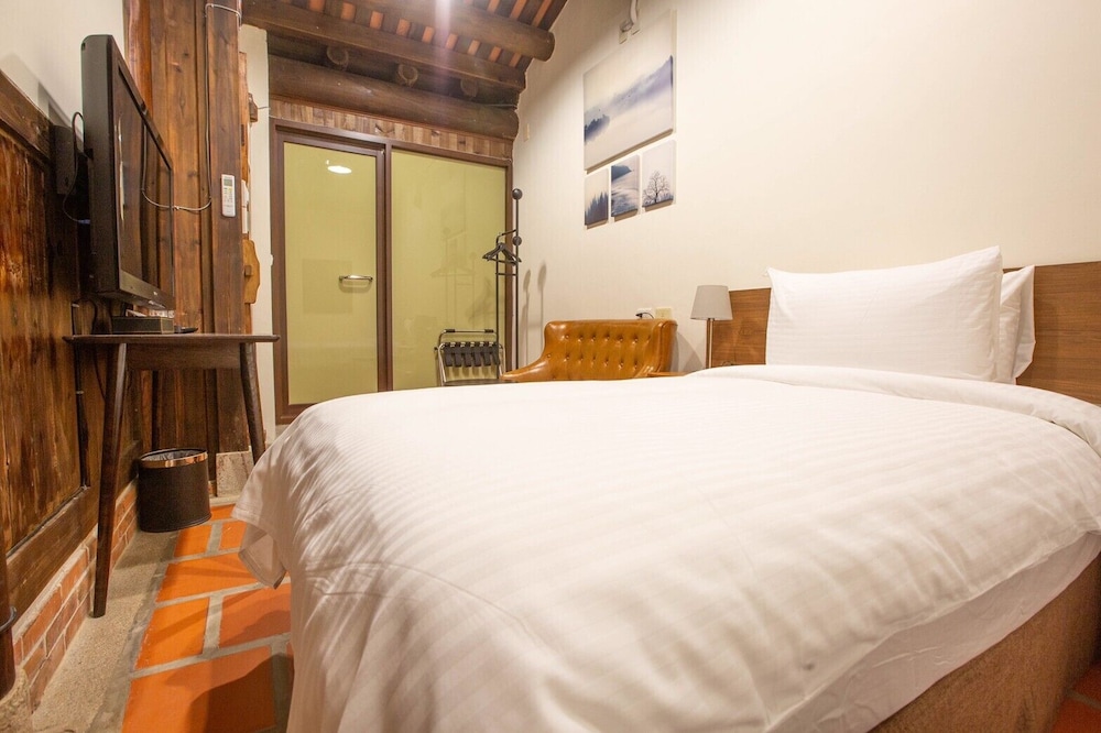 Guning Xiexinyuan Historical Inn 19/48