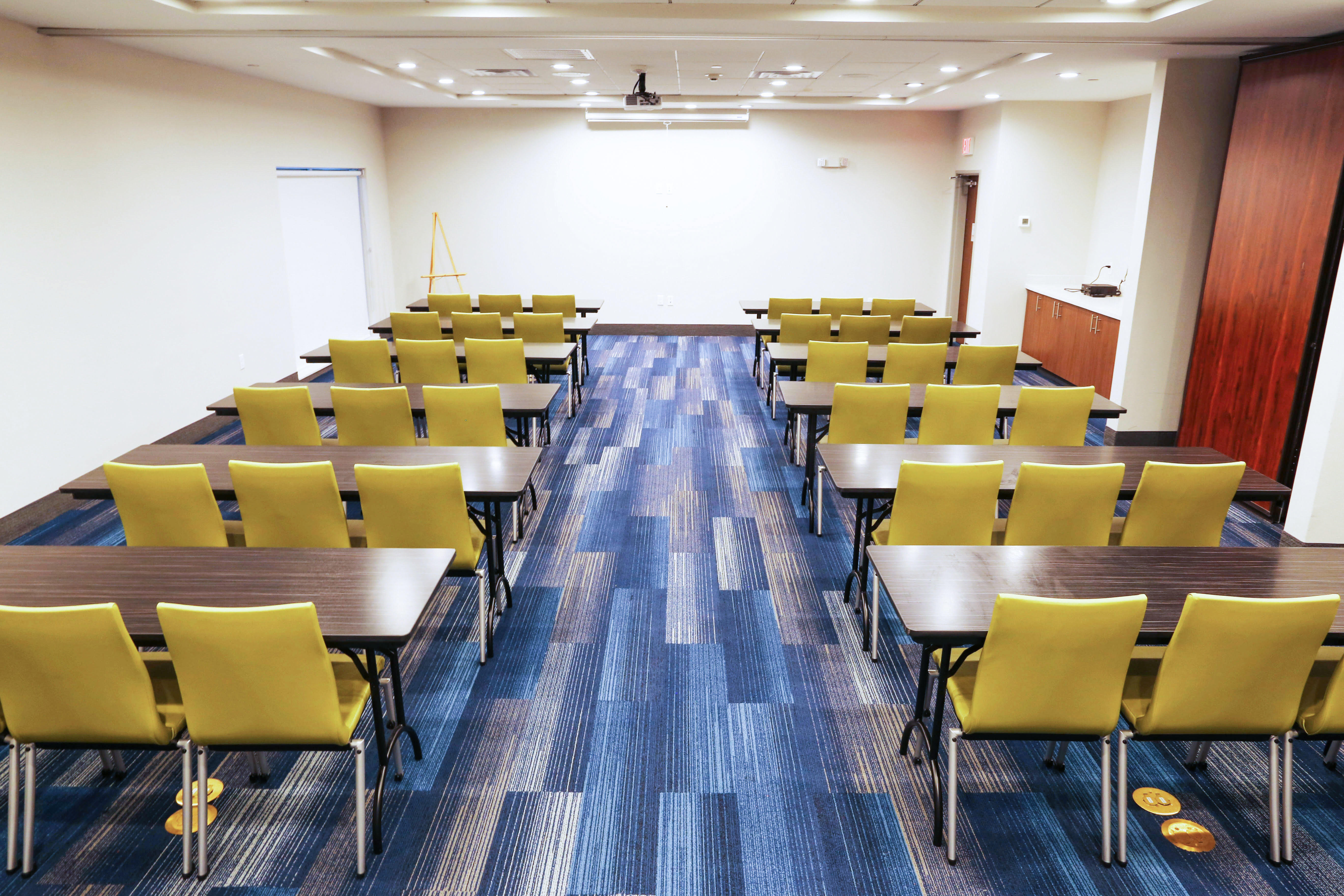 Holiday Inn Express Suites Houston Iah Beltway 8 61/65