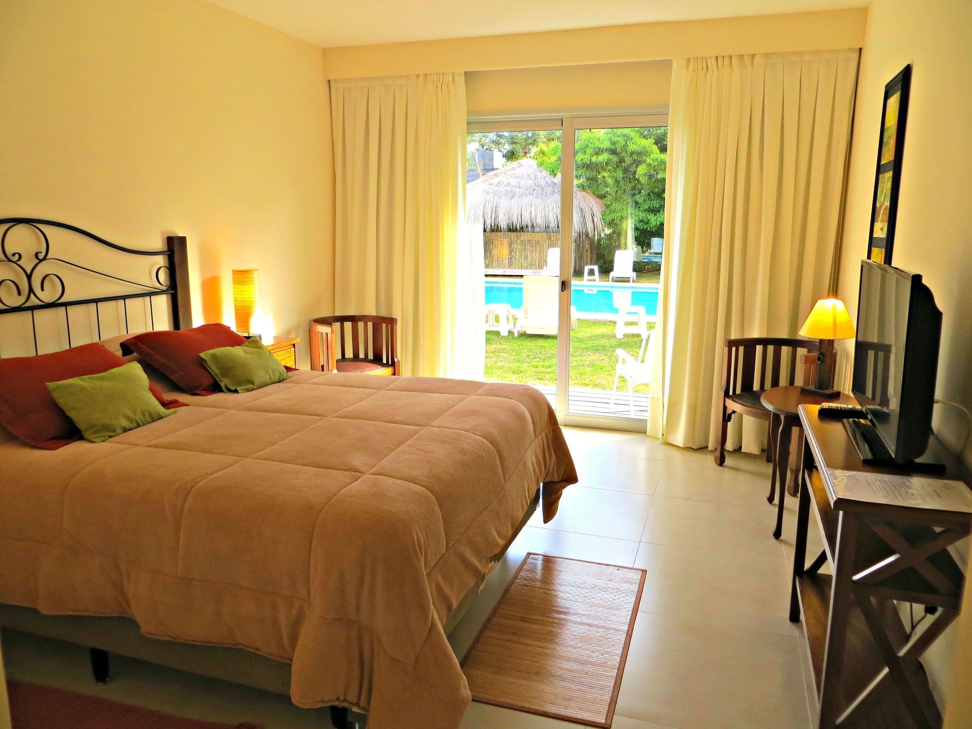 SUPERIOR, DOUBLE OR TWIN BED
