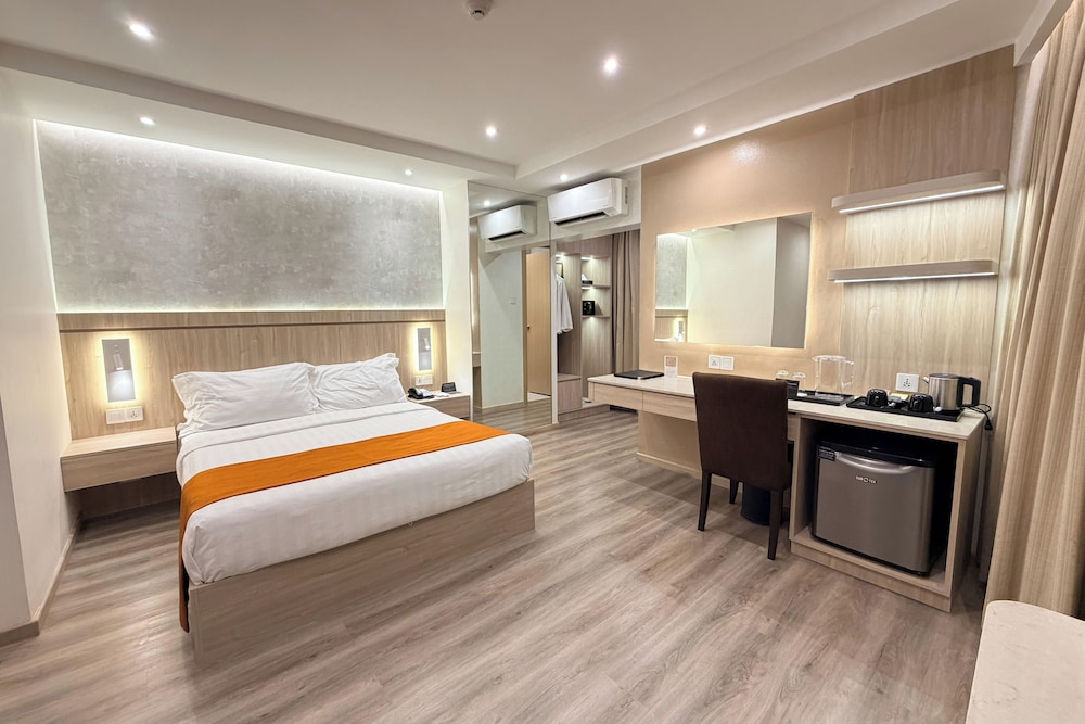 Premier, Queen Bed