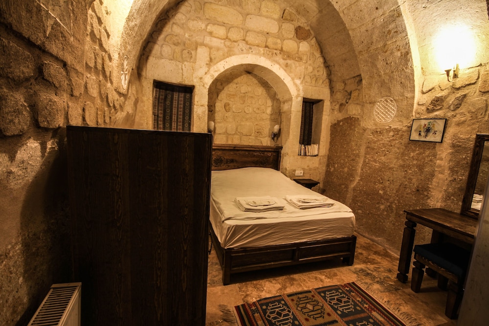 Heaven Cave House 30/64