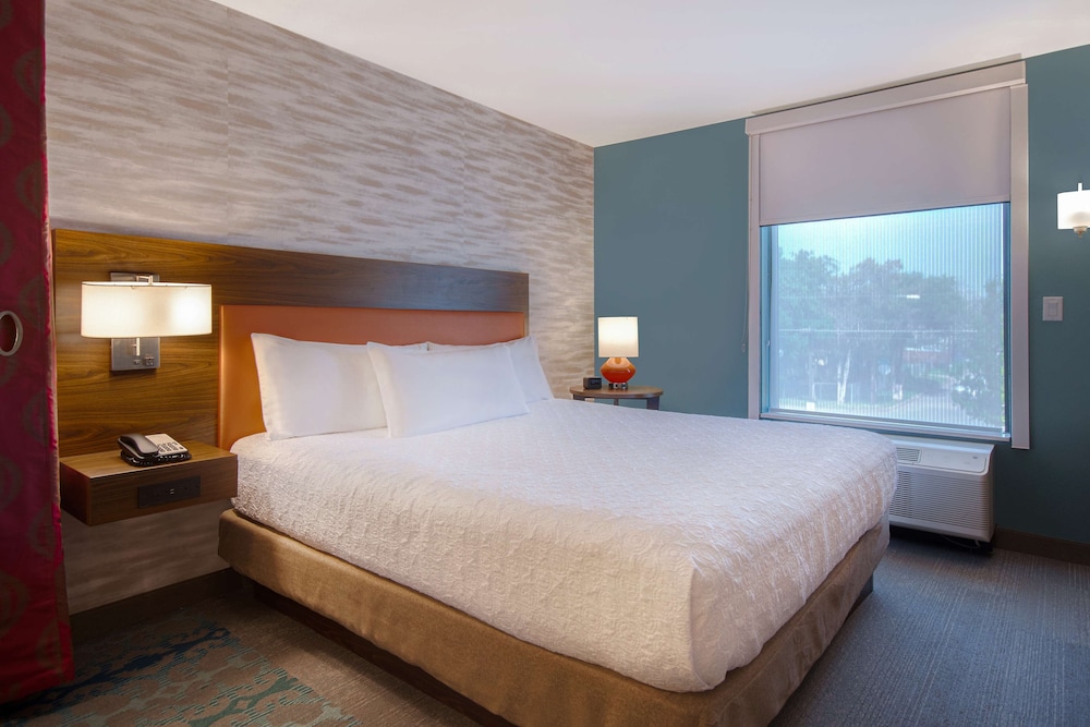 STUDIO, SUITE, KING BED, SOFA, LARGE