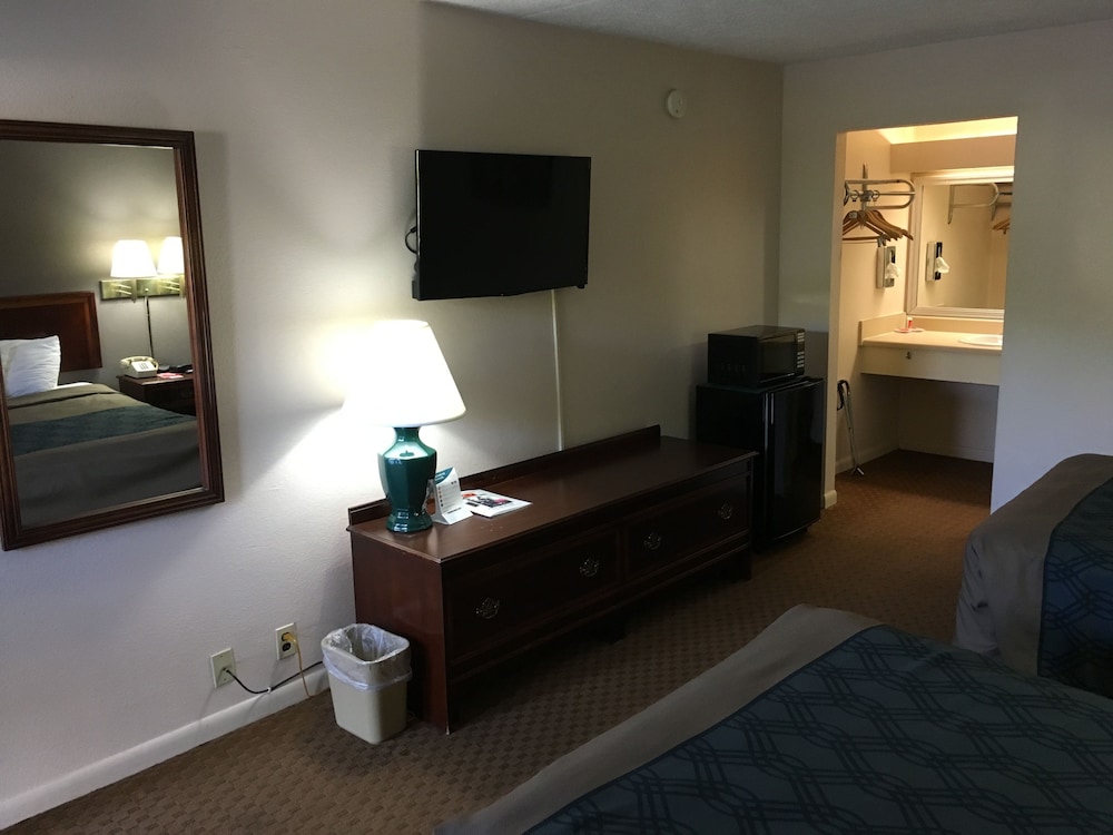 Econo Lodge Eden, NC 21/29