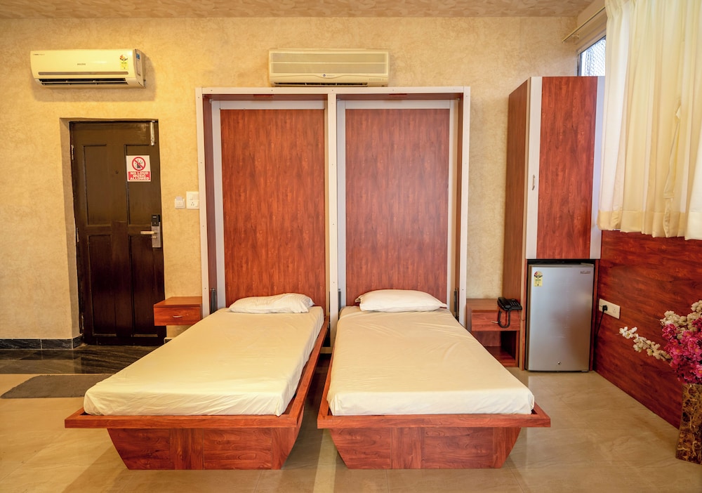 4 Seasons Suites 25/50
