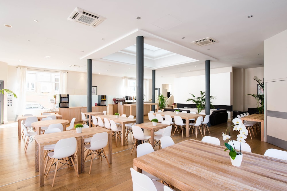 restaurant cafeteria