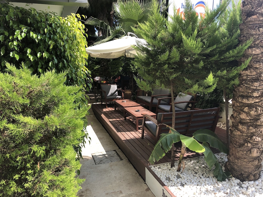 Lunay Hotel 25/33