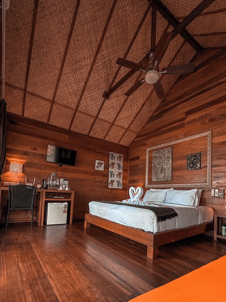 Ten Moons Lipe Resort 16/50