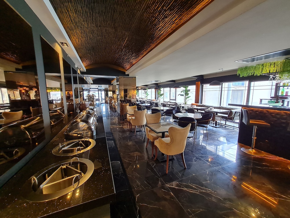 Air Boss Hotel 38/48