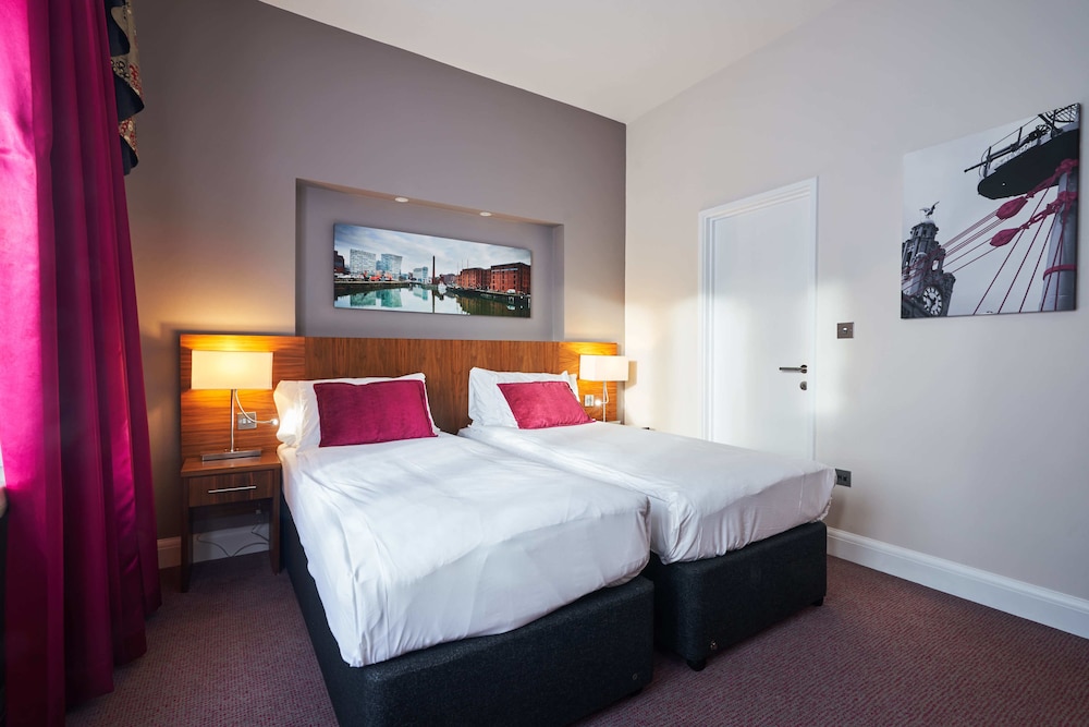 Heywood House Hotel 7/45