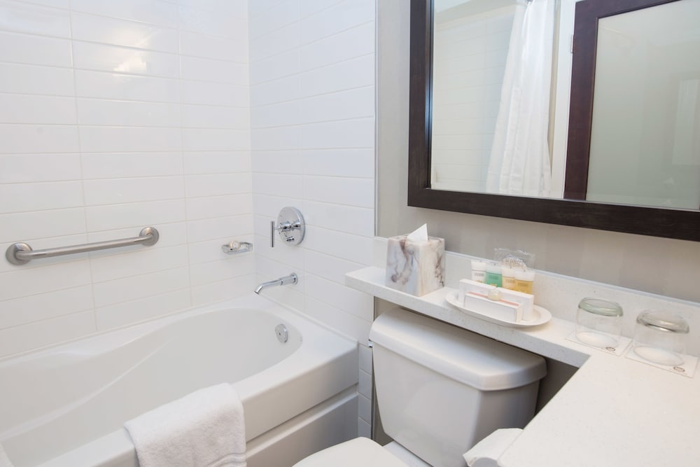 La Grande Residence at the Sutton Place Hotel 8/45