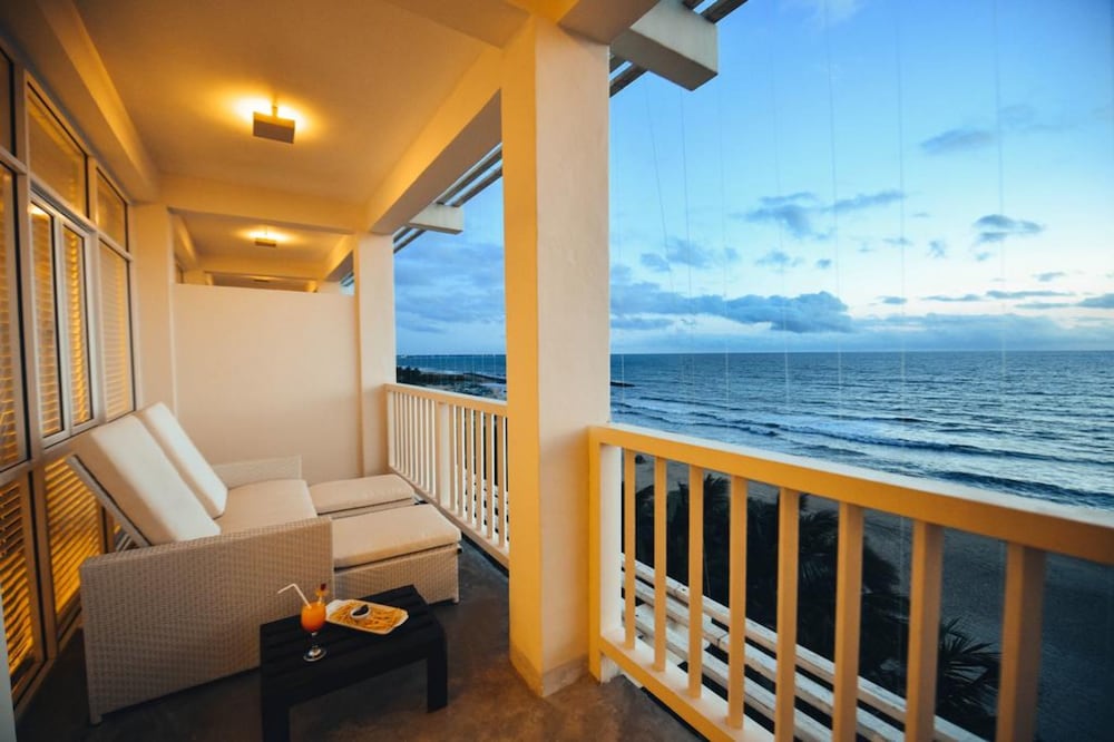 Beacon Beach Hotel 37/56
