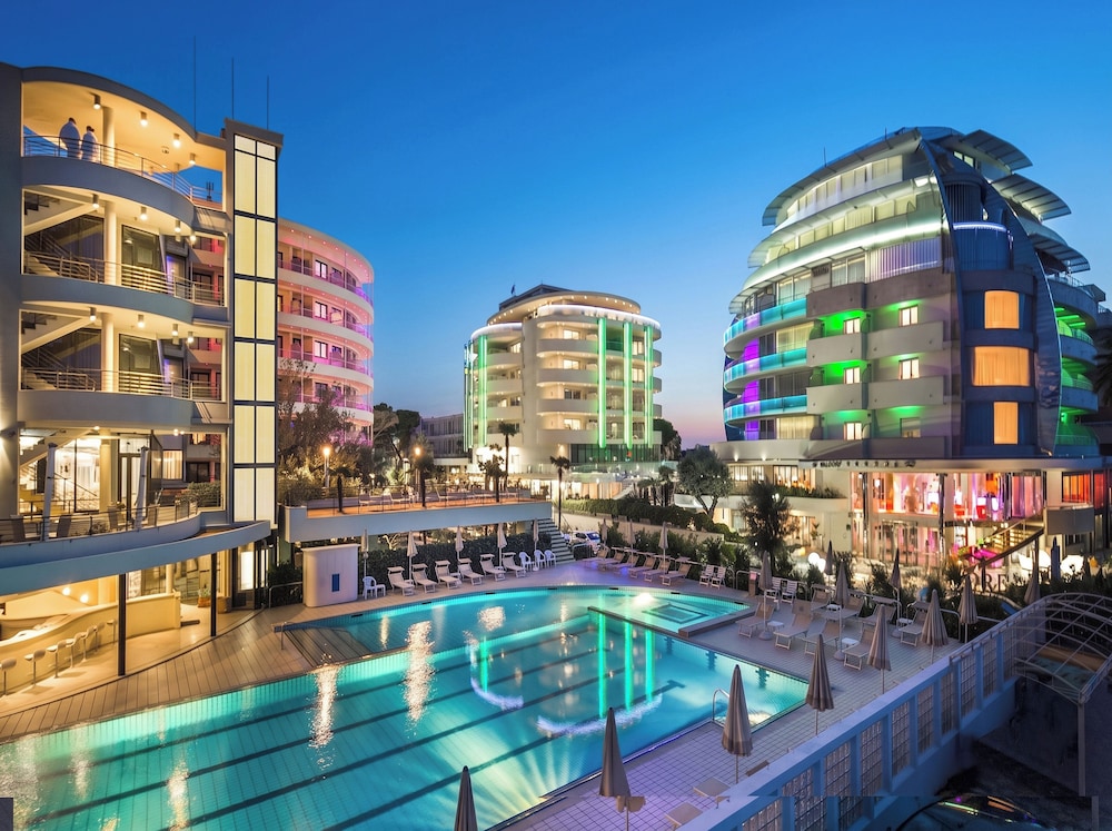 Hotel Waldorf 5/50