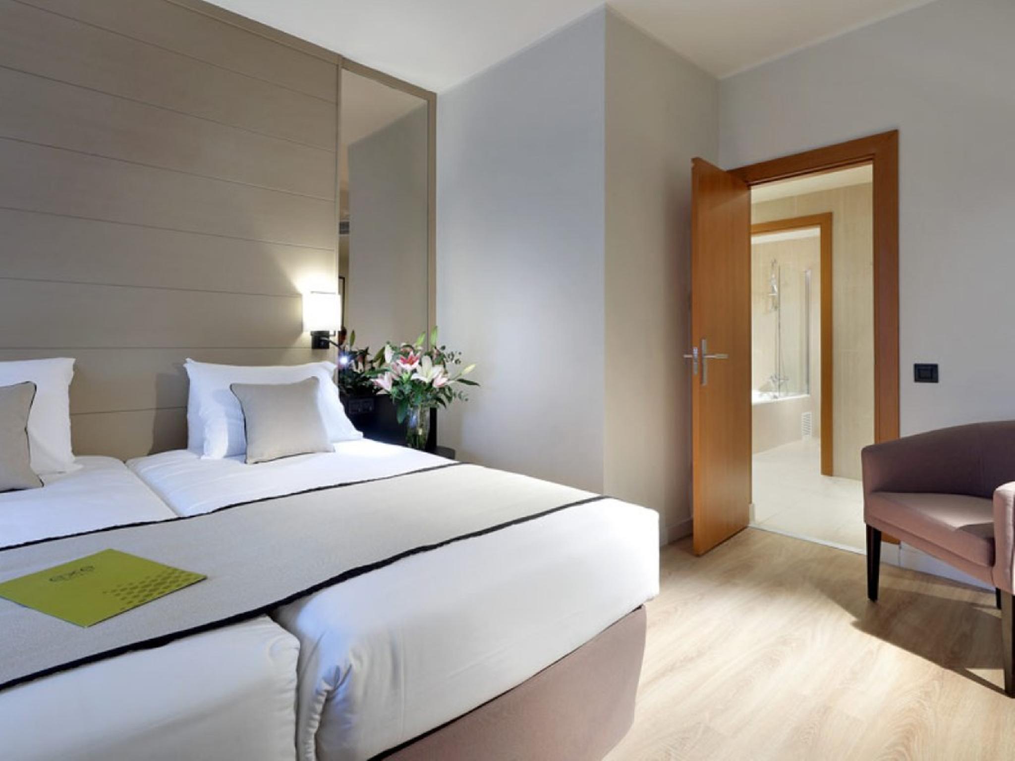 Guest Room, Twin Beds