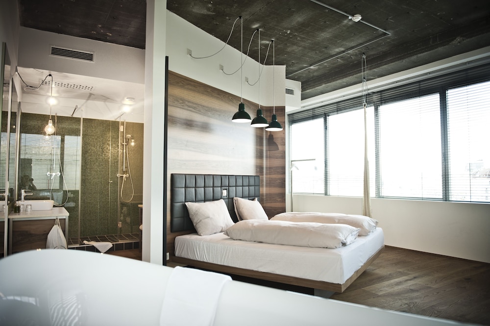 BELVEDERE, SUITE