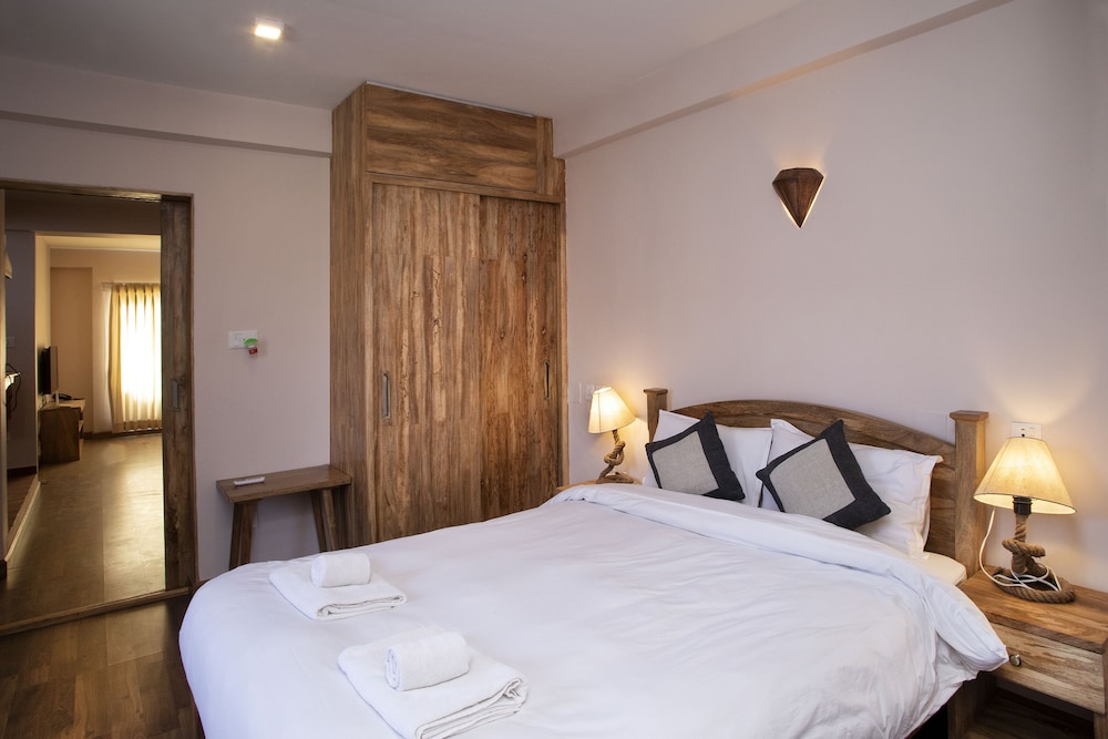 Deluxe, King Bed