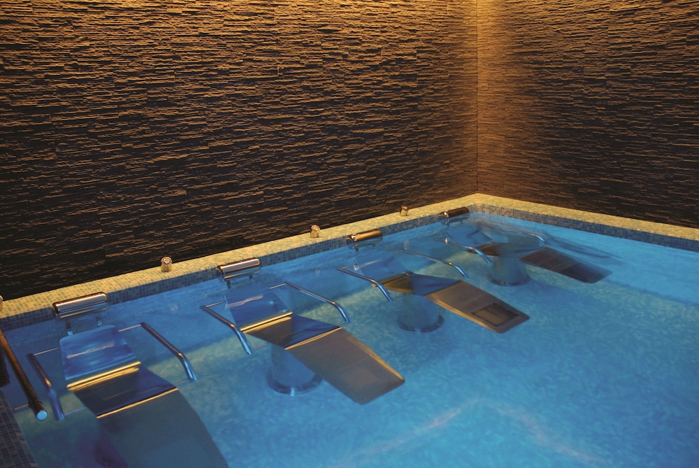 swimming pool spa