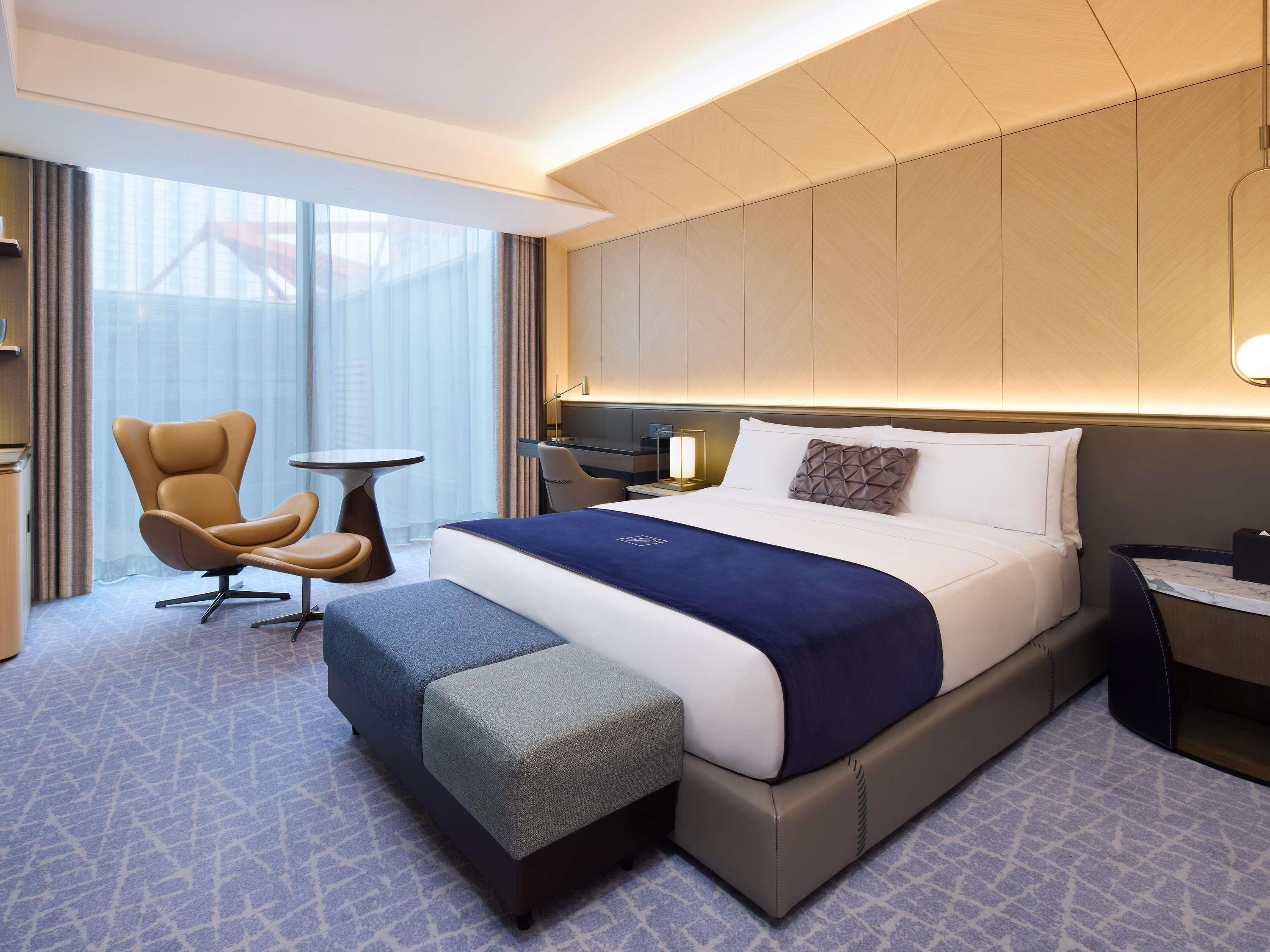 1 BEDROOM, SIGNATURE, SUITE, KING BED