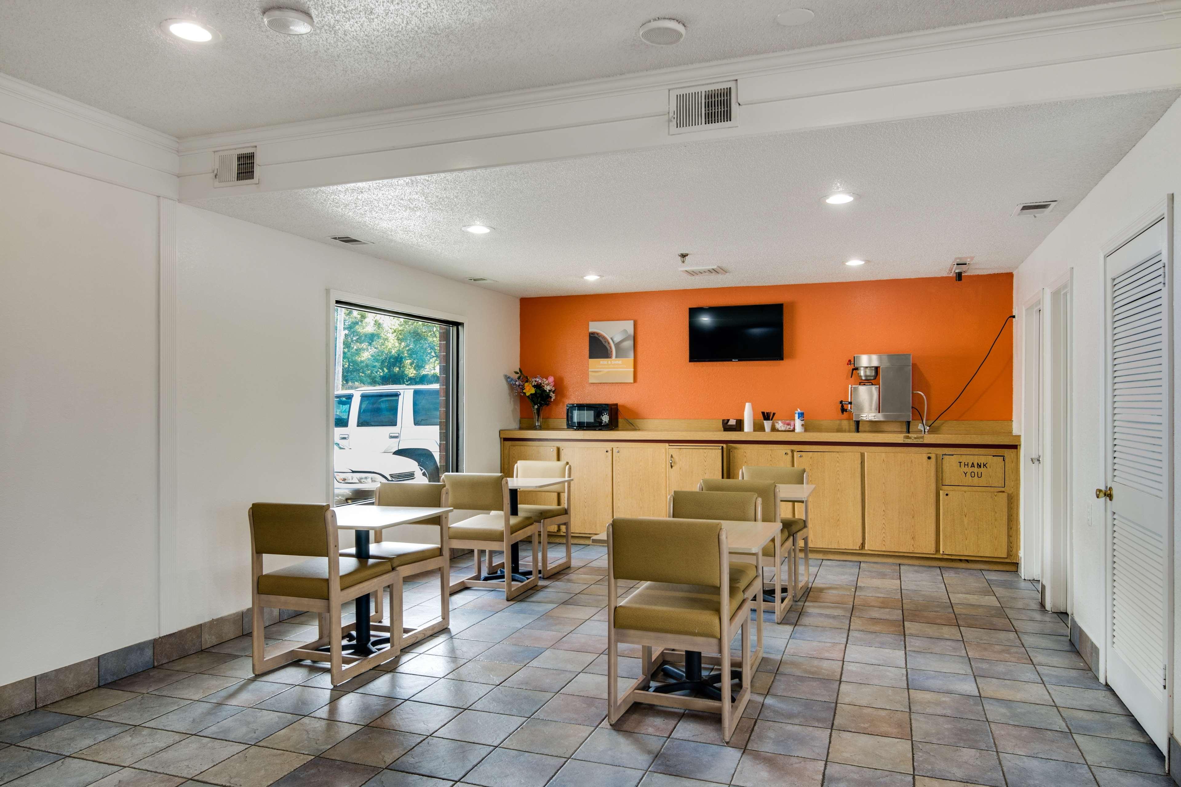 Motel6 Waukegan, IL 41/63