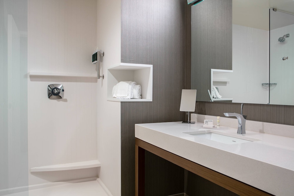 Courtyard by Marriott Sioux City Downtown/Convention Cente 12/53