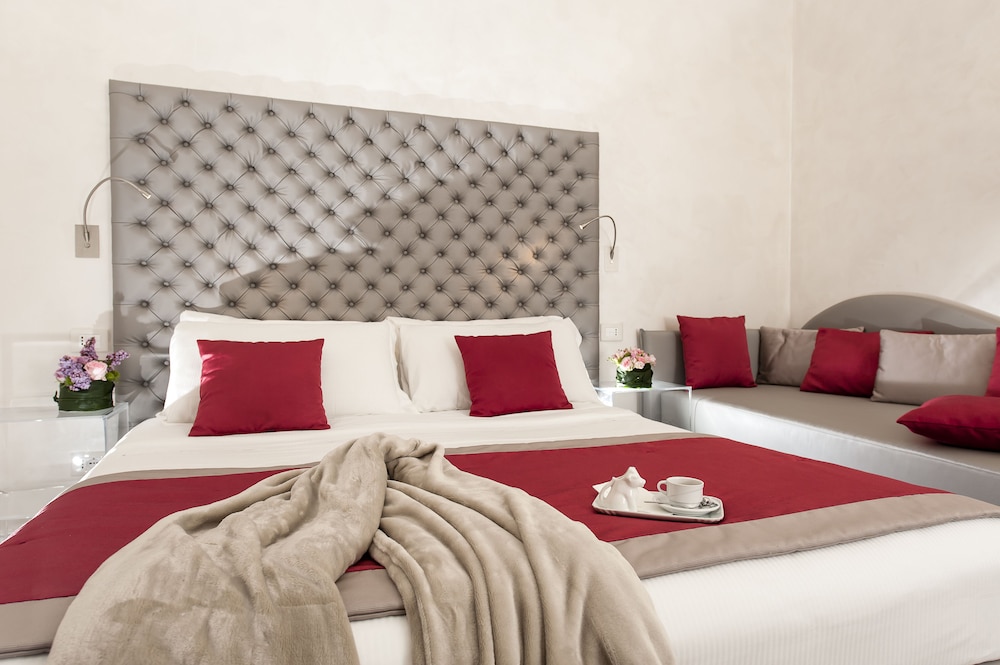 ROOM, QUADRUPLE