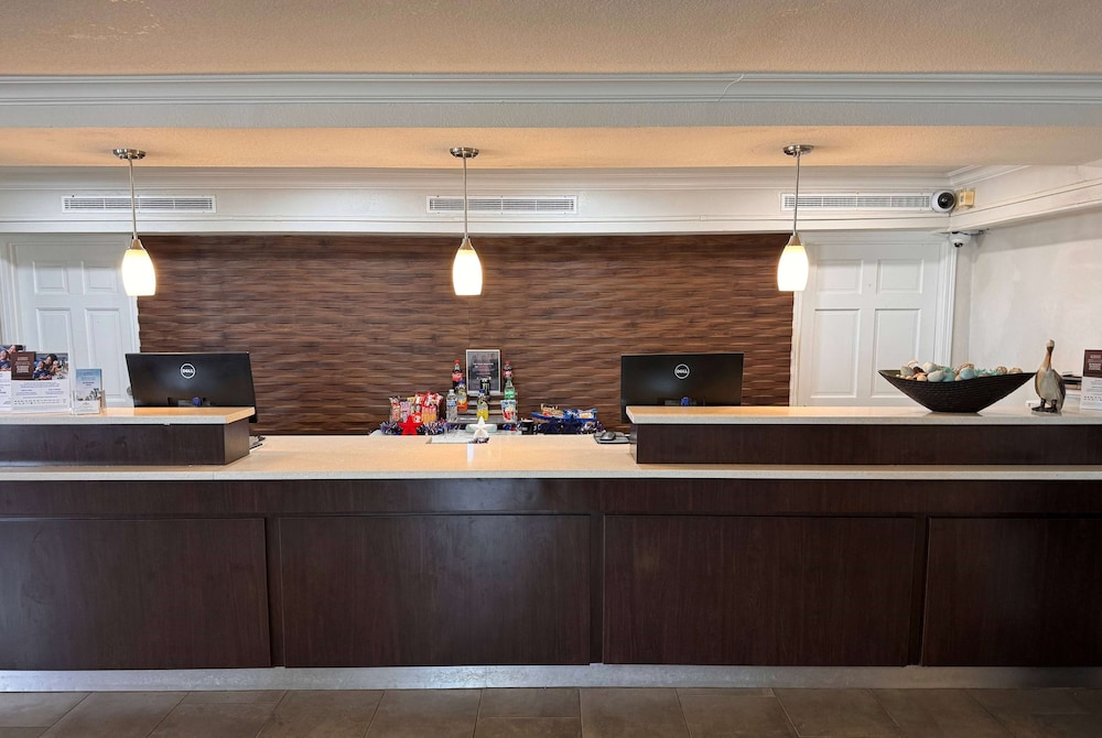 Wingate by Wyndham Galveston Beachfront at Seawall 6/32