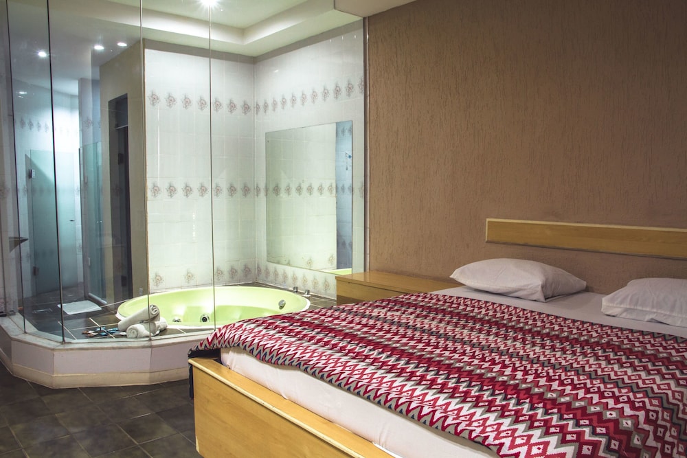 SUPERIOR, DOUBLE BED, BATHTUB