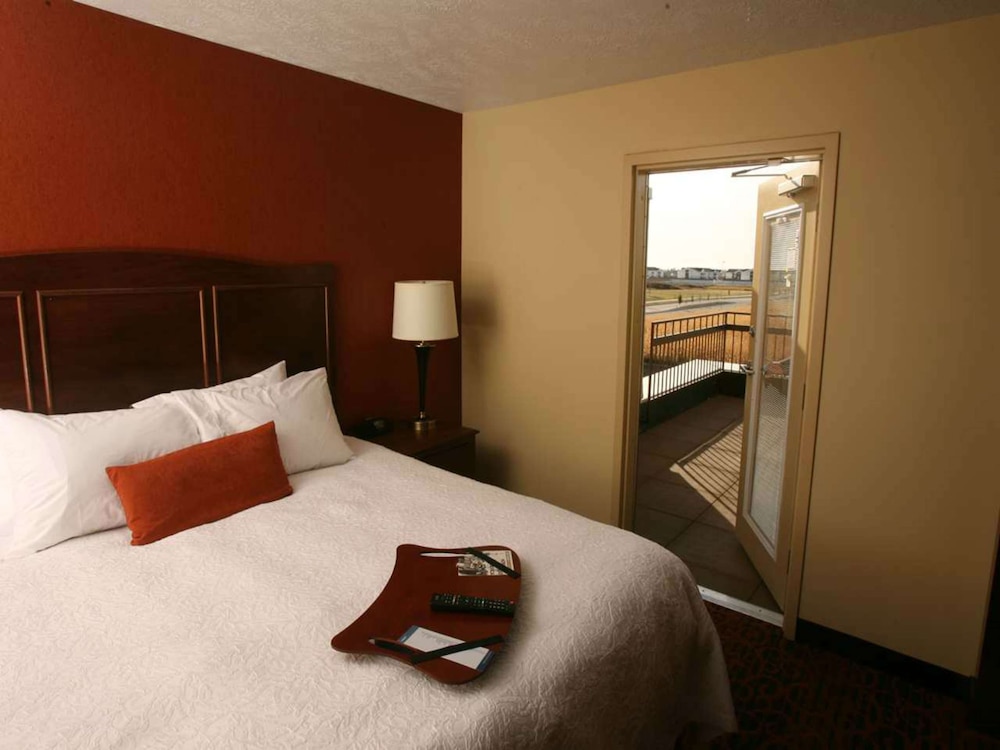 STUDIO, SUITE, KING BED, SOFA, BALCONY