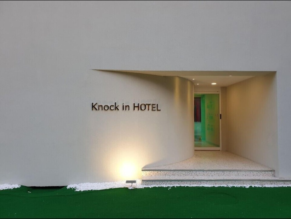 Knock In Hotel Daejeon by ANNK 4/48