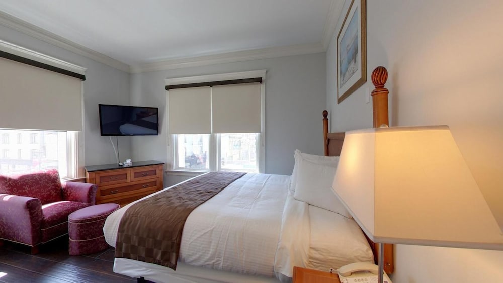 Warfield Hotel 23/32