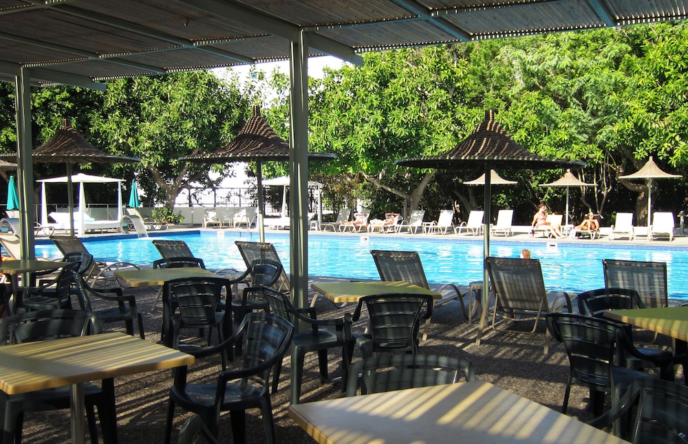 Marina Hotel 52/68
