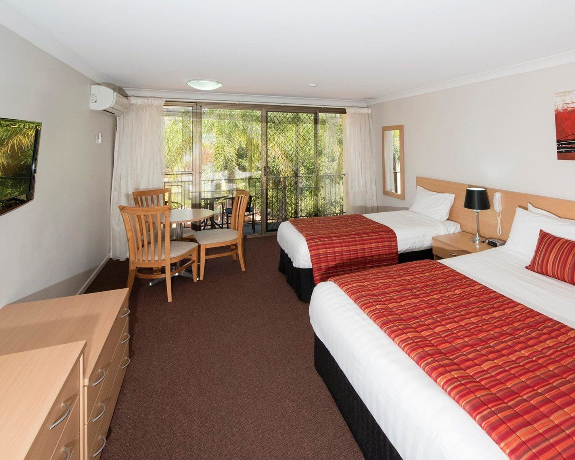 Deluxe, 1 Queen and 1 Single Bed