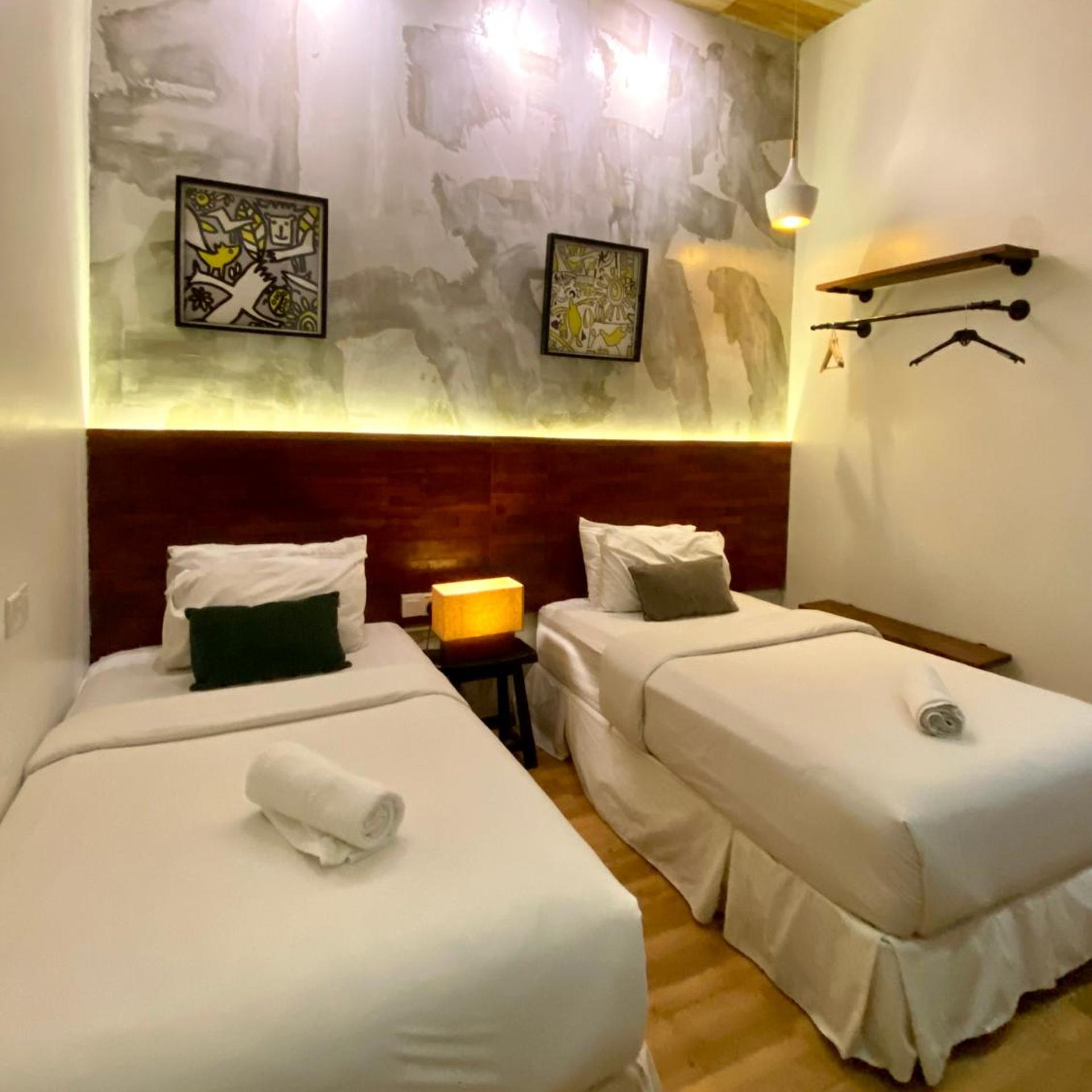 Standard, Twin Beds