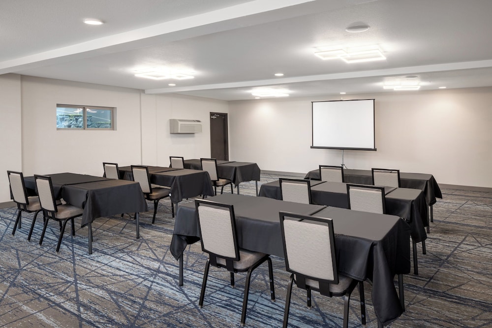 Holiday Inn Express Portland South - Lake Oswego 69/79