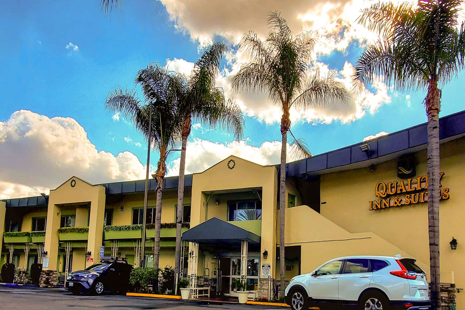 Quality Inn & Suites Anaheim at the Park 31/32