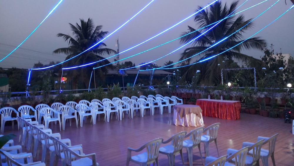 Hotel Raviraj 32/35