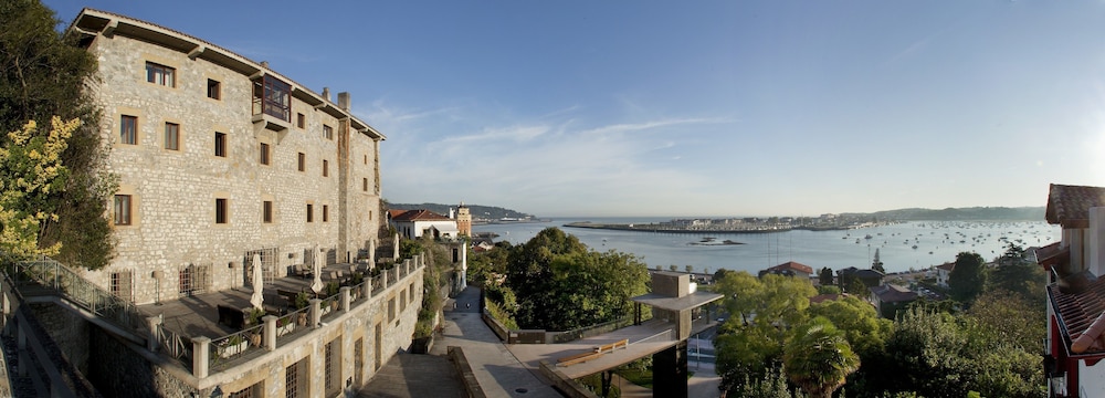Parador De Hondarribia 36/40