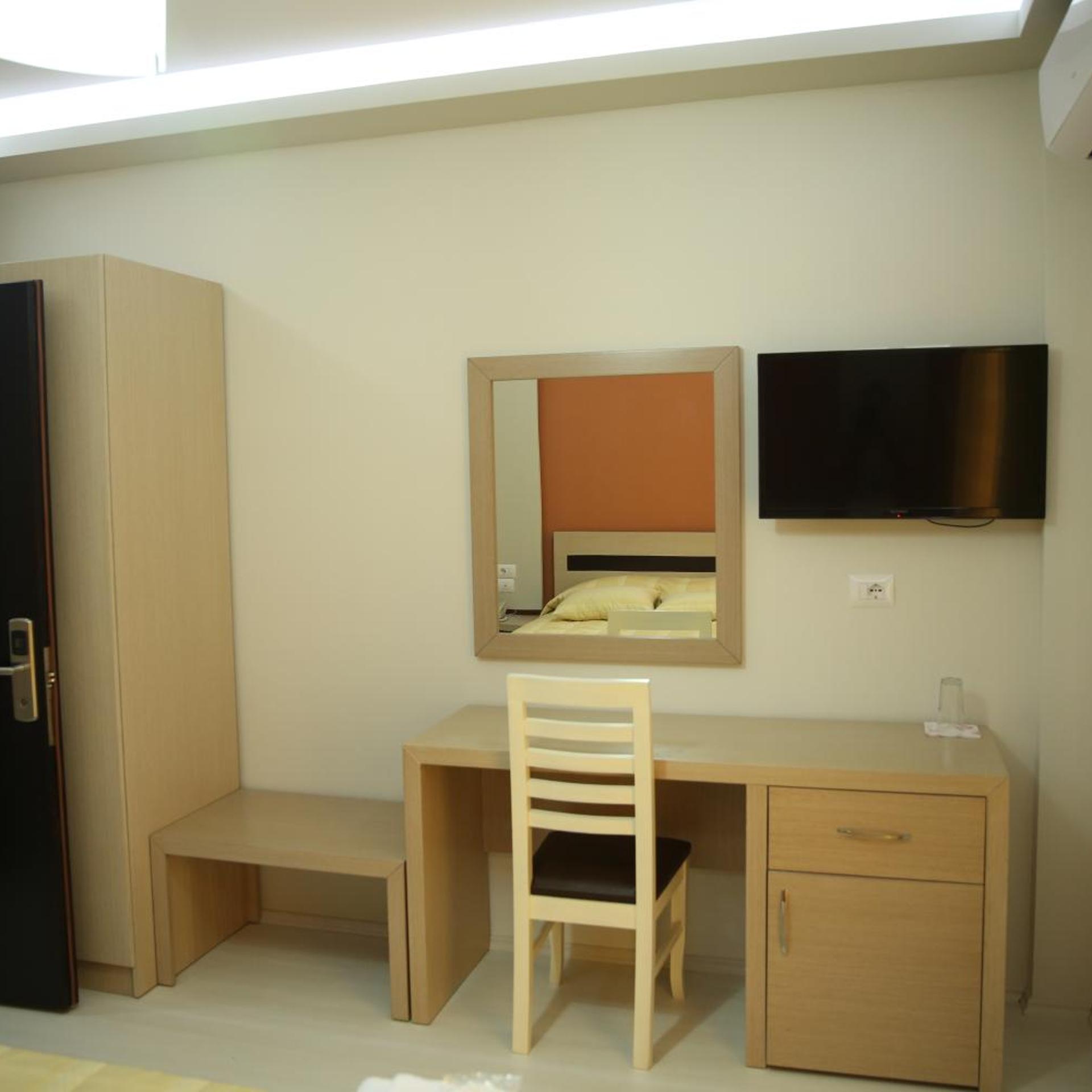 Hotel Pogradeci 38/55