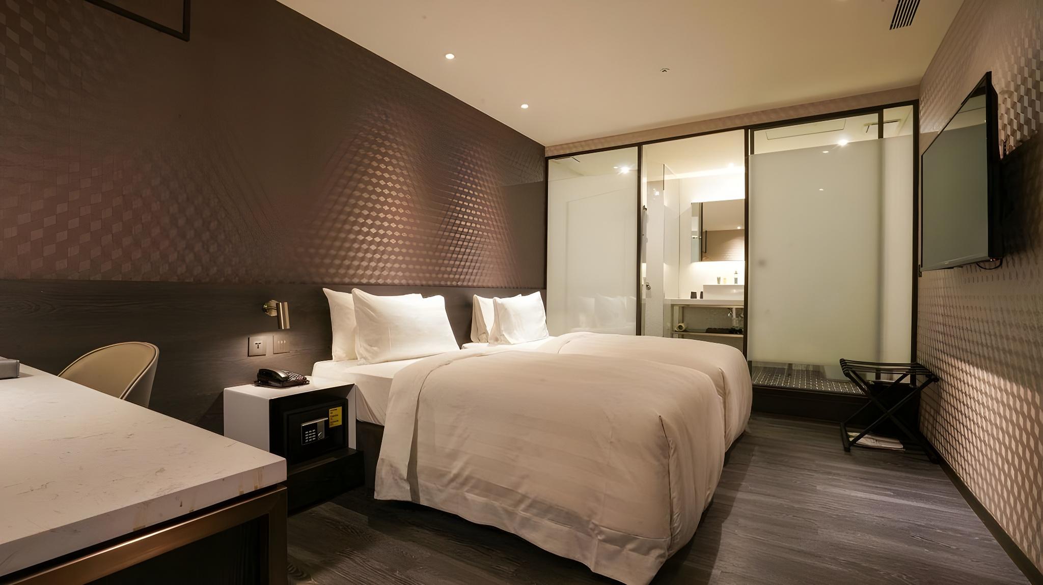 Inner, Soho, Superior, 2 Double Beds, No Window