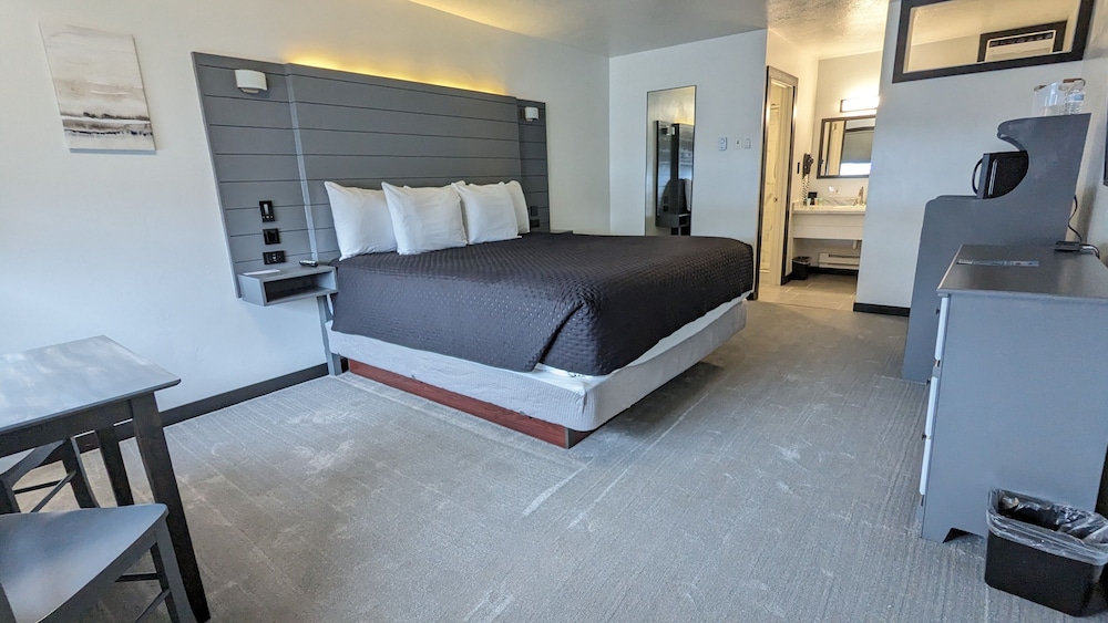 High Desert Inn 21/52