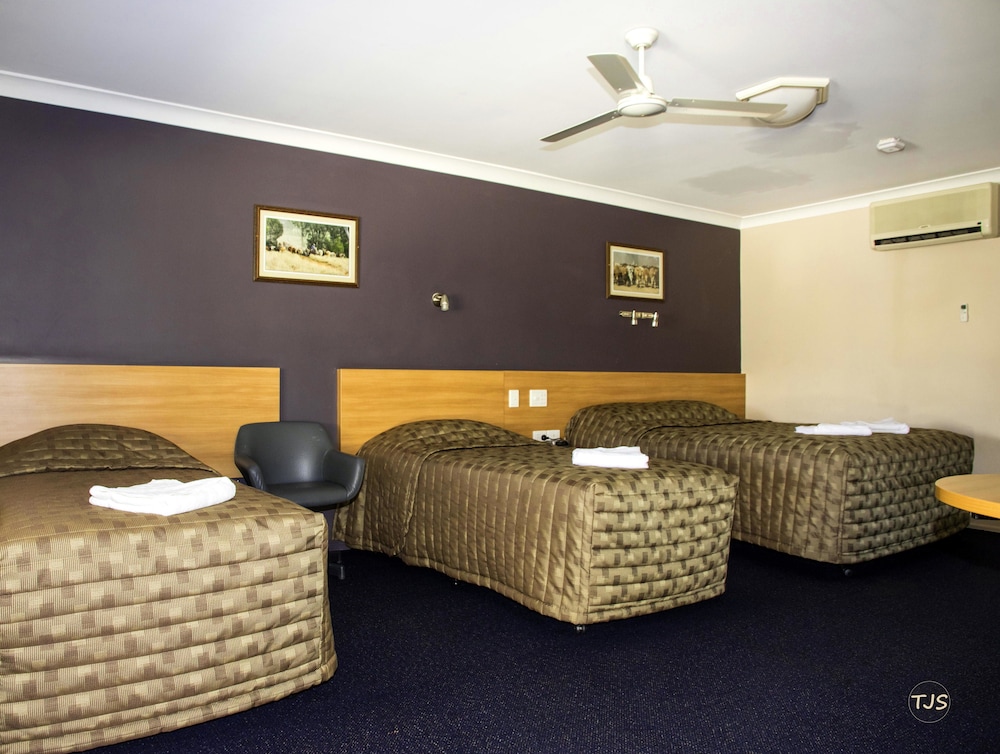 SUN PALMS MOTEL 20/67