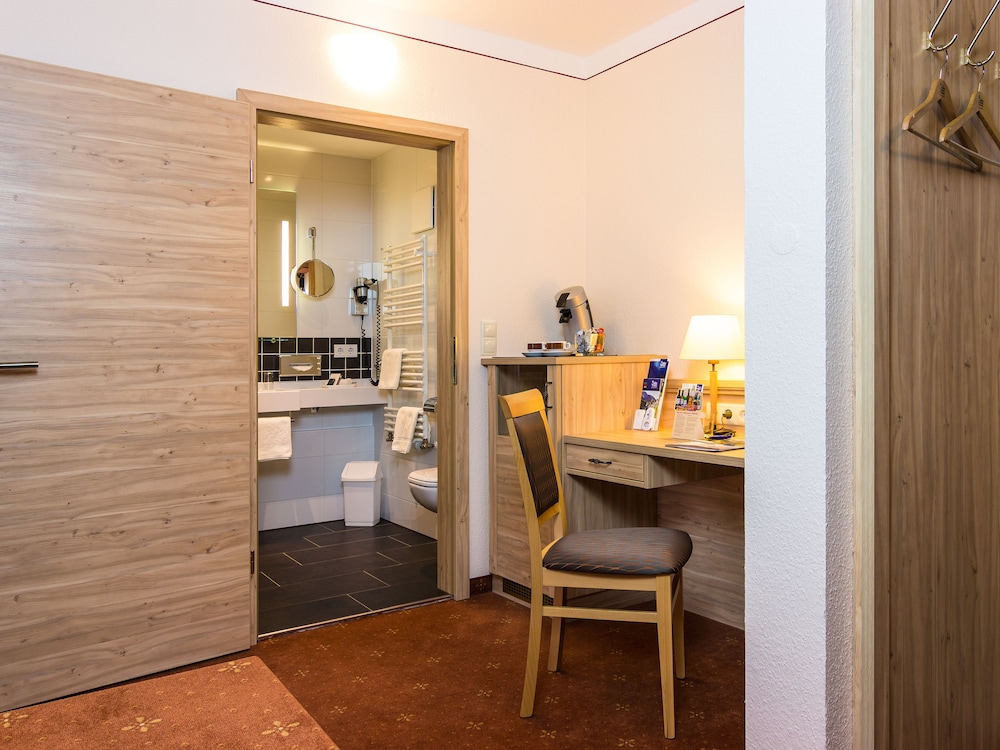غرفة عائلية بسريرين منفصلين مع أريكة، Amber Hotel Bavaria 8/8